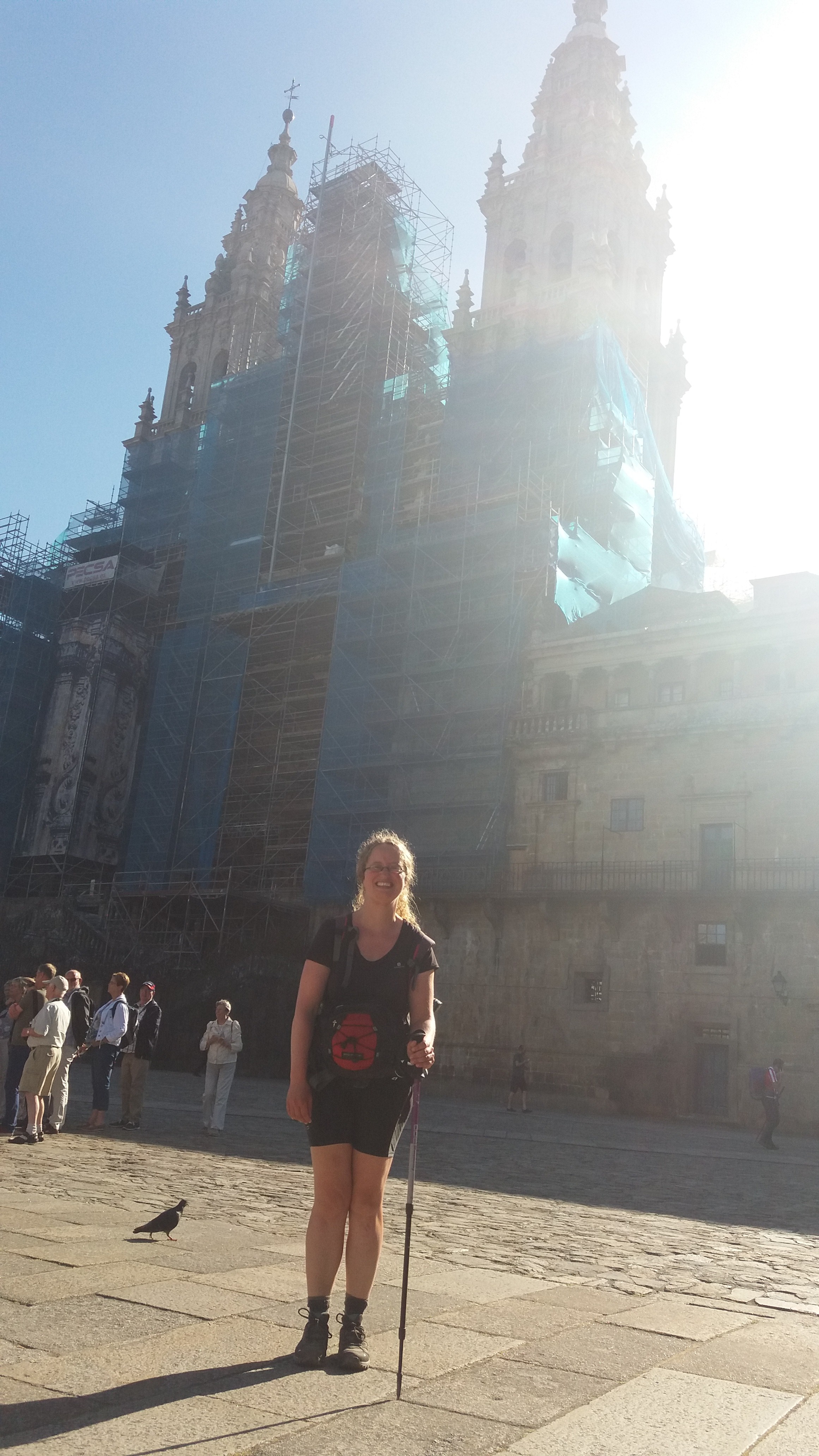 De kathedraal van Santiago die in de stellingen staat … Ze lijkt te zeggen: nooit is de weg voltooid… © Elisah Gommers De kathedraal van Santiago die in de stellingen staat … Ze lijkt te zeggen: nooit is de weg voltooid… © Elisah Gommers