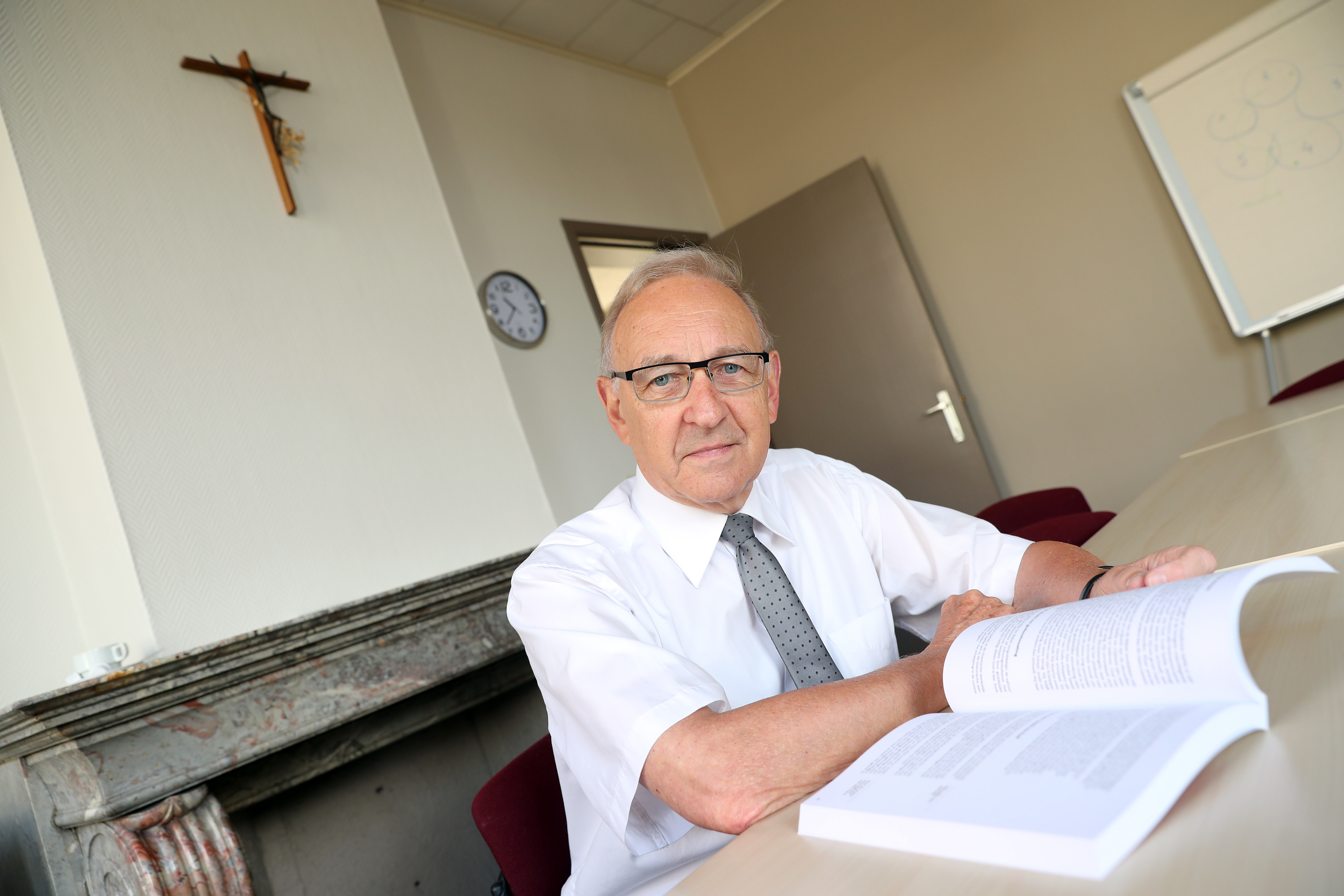 Stefaan Van der Kelen aan zijn bureau. © Kristof Ghyselinck Stefaan Van der Kelen aan zijn bureau. © Kristof Ghyselinck
