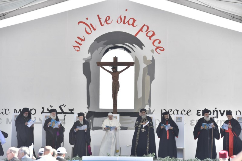 Het motto van de ontmoeting in Bari: Su di te sia pace - Vrede zij met u © VaticanMedia Het motto van de ontmoeting in Bari: Su di te sia pace - Vrede zij met u © VaticanMedia