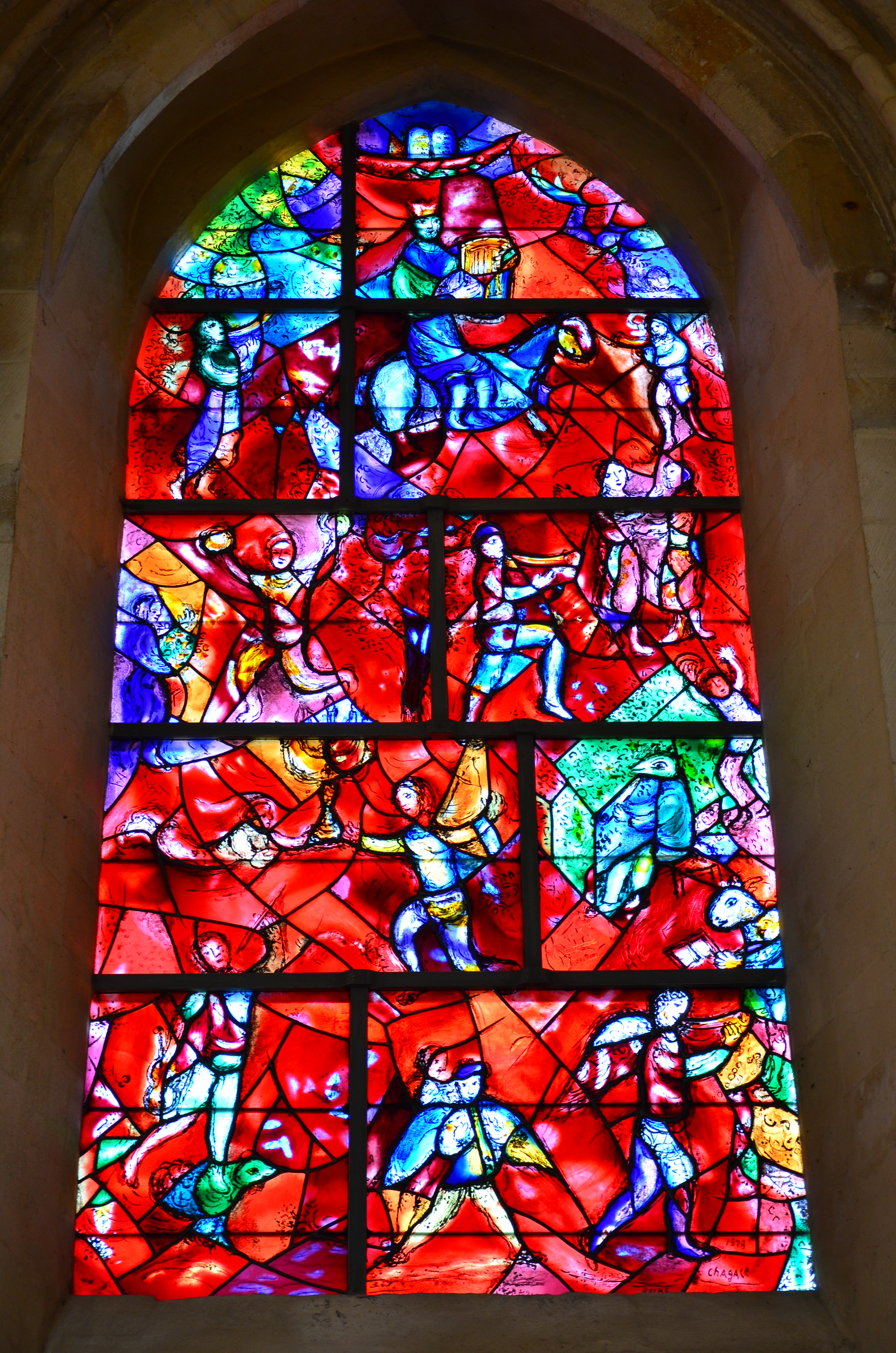 'Vredesraam' door Marc Chagall in de kathedraal van Chichester. © Ben Sutherland, Flickr CC 'Vredesraam' door Marc Chagall in de kathedraal van Chichester. © Ben Sutherland, Flickr CC