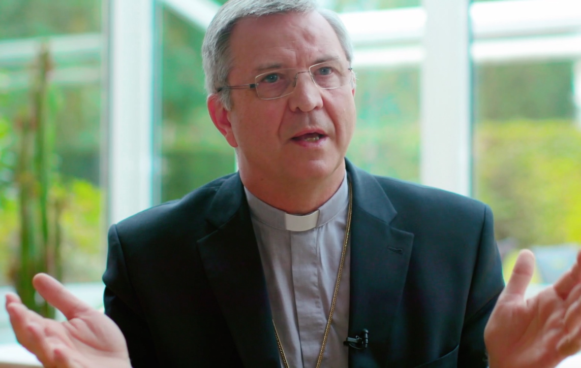 Mgr. Bonny staat stil bij de betekenis van Allerheiligen en Allerzielen op Schoonselhof in Antwerpen. © Arne Focketeyn Mgr. Bonny staat stil bij de betekenis van Allerheiligen en Allerzielen op Schoonselhof in Antwerpen. © Arne Focketeyn