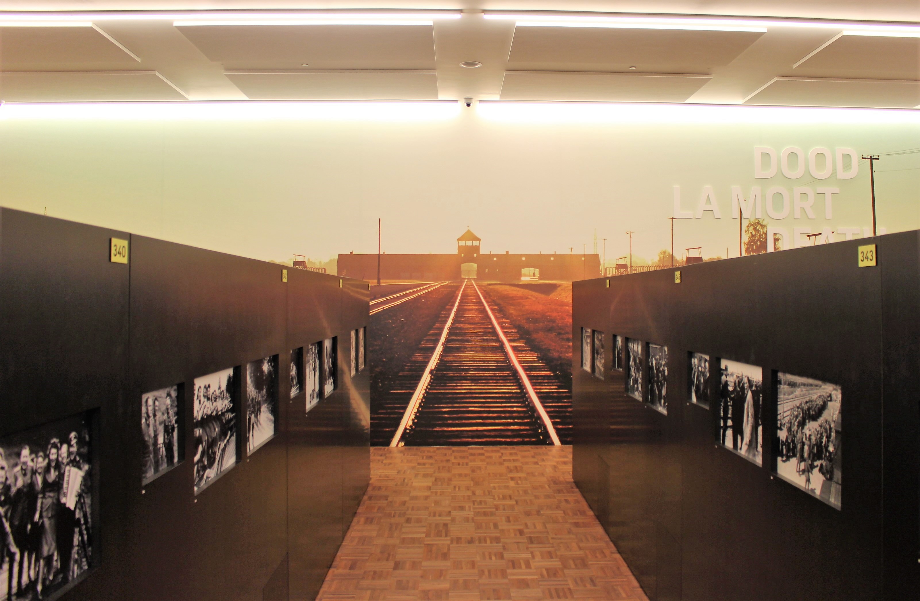 Polarisatie, een doodlopend spoor. Zicht op Auschwitz in Kazerne Dossin. © Nele Custers Polarisatie, een doodlopend spoor. Zicht op Auschwitz in Kazerne Dossin. © Nele Custers