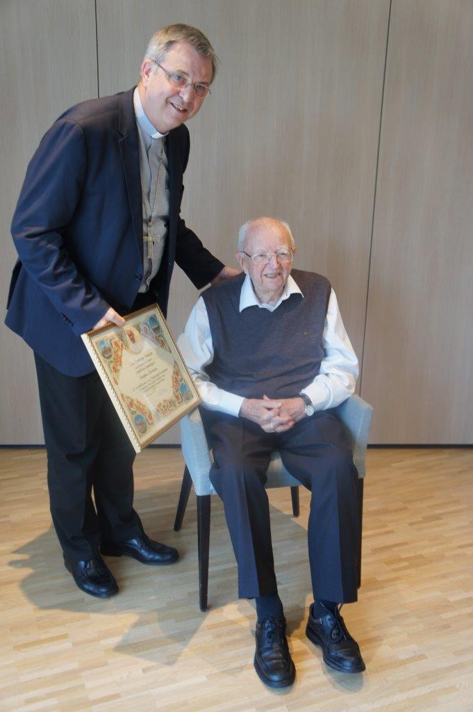 Bisschop bezoekt priester Jozef Mermans © Rik Aegten Bisschop bezoekt priester Jozef Mermans © Rik Aegten