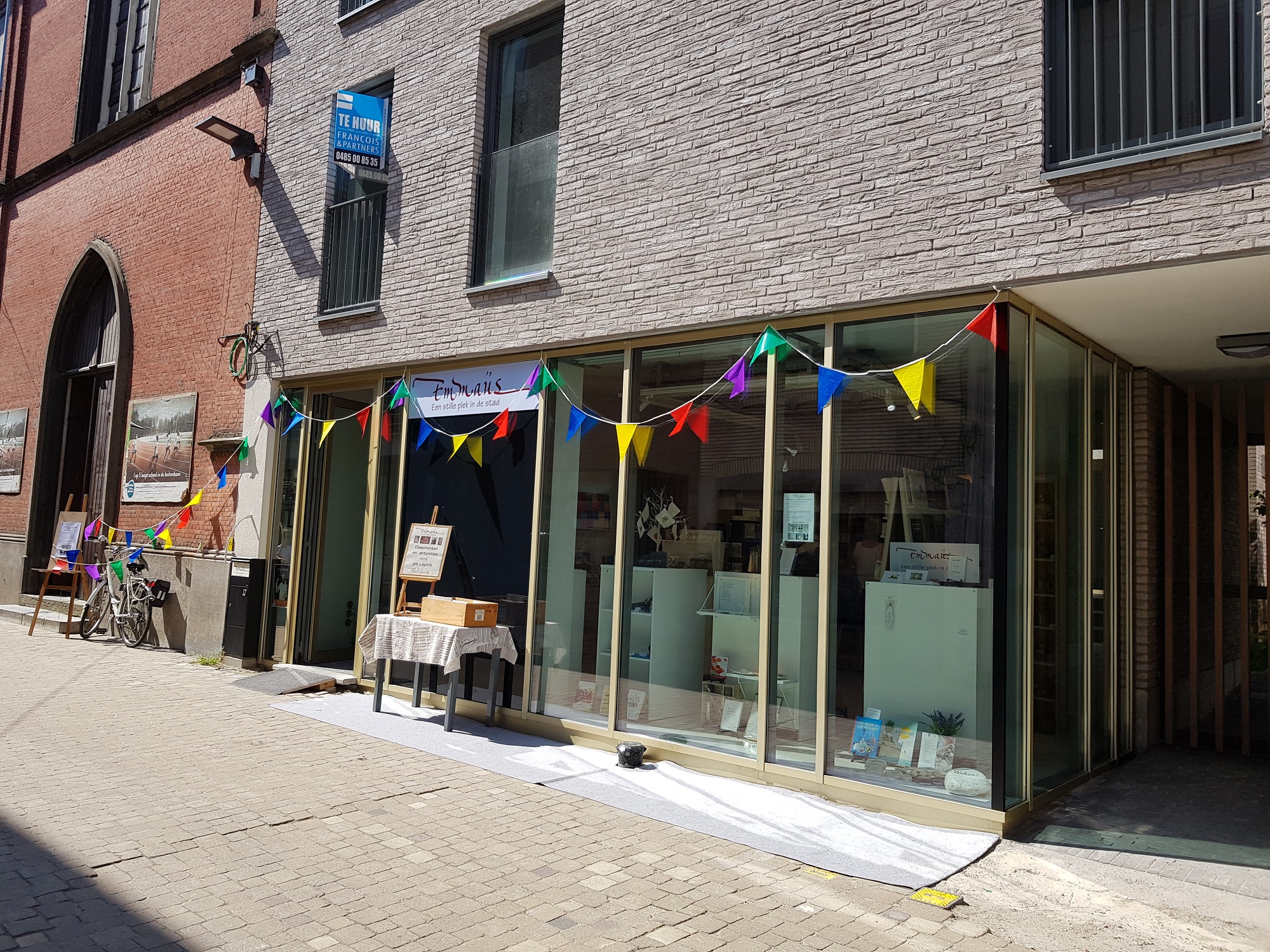 Emmaüs: nieuwe winkel geopend © E.H. Marc Verwaeren Emmaüs: nieuwe winkel geopend © E.H. Marc Verwaeren