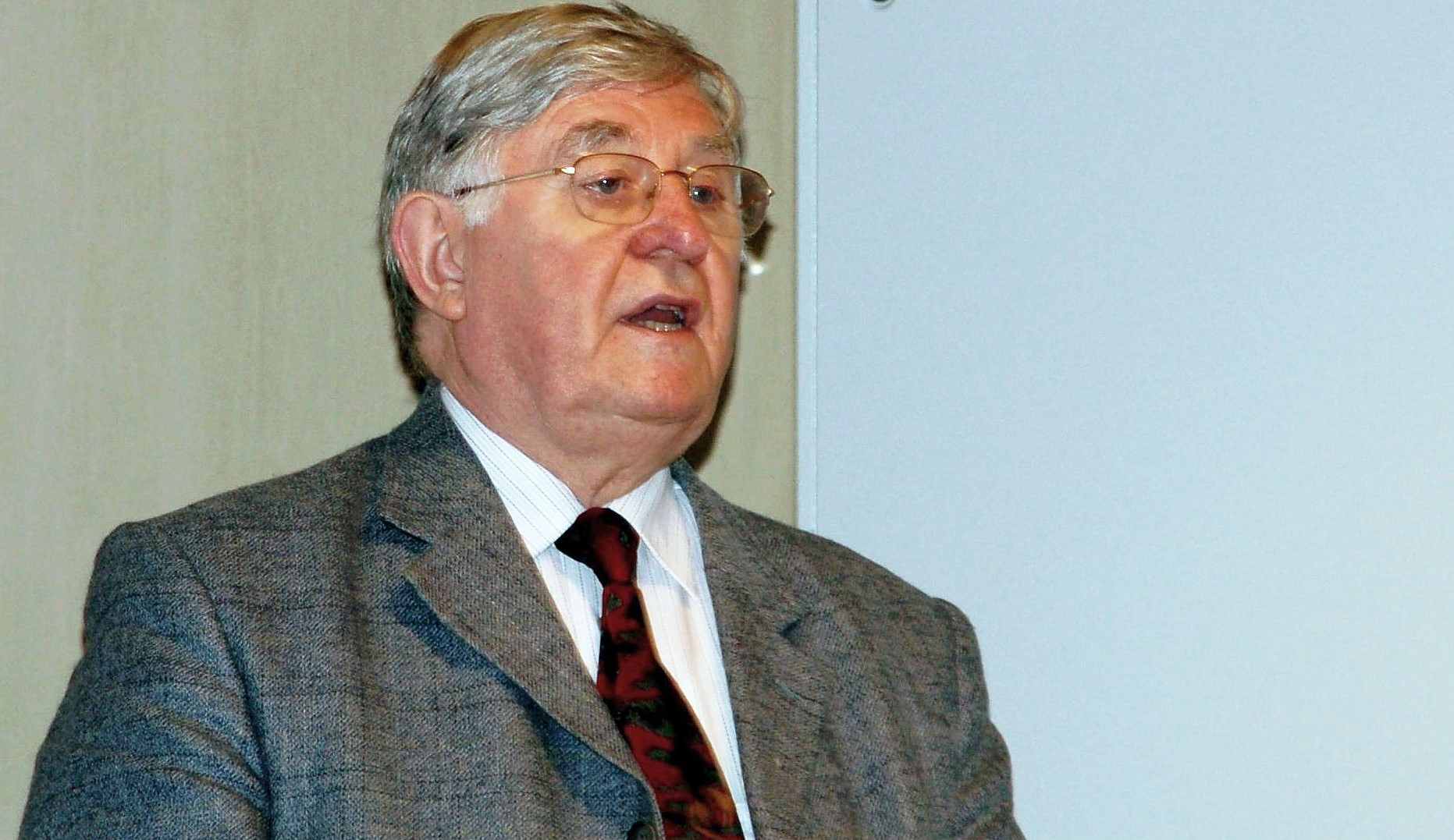 Ernest Henau: 'Waarden en normen die losgemaakt worden van hun oorsprong, zijn als snijbloemen in een vaas' © Philippe Keulemans Ernest Henau: 'Waarden en normen die losgemaakt worden van hun oorsprong, zijn als snijbloemen in een vaas' © Philippe Keulemans