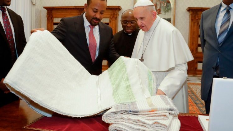 De Ethiopische premier Abiy Ahmed met paus Franciscus © Vatican Media De Ethiopische premier Abiy Ahmed met paus Franciscus © Vatican Media
