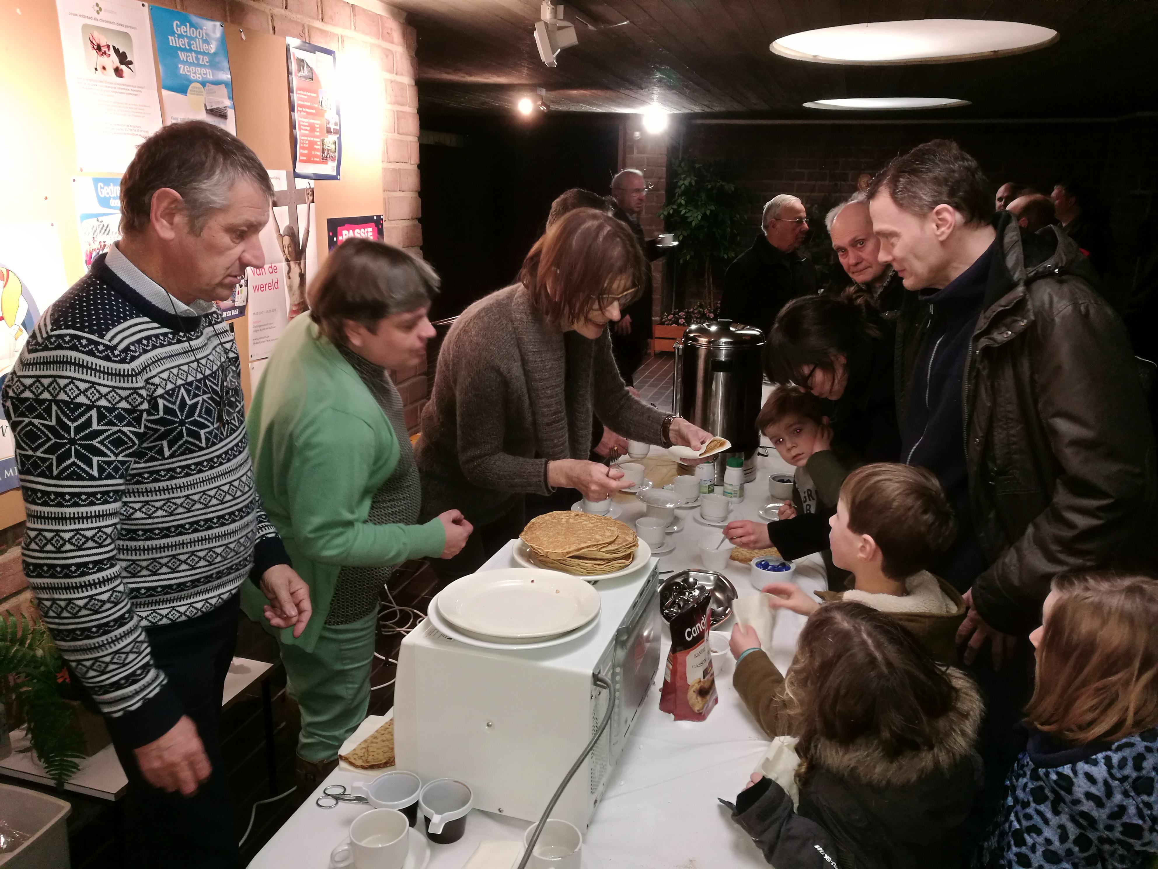 Fotoverslag van de gezinsvieringen met kinderzegen Fotoverslag van de gezinsvieringen met kinderzegen