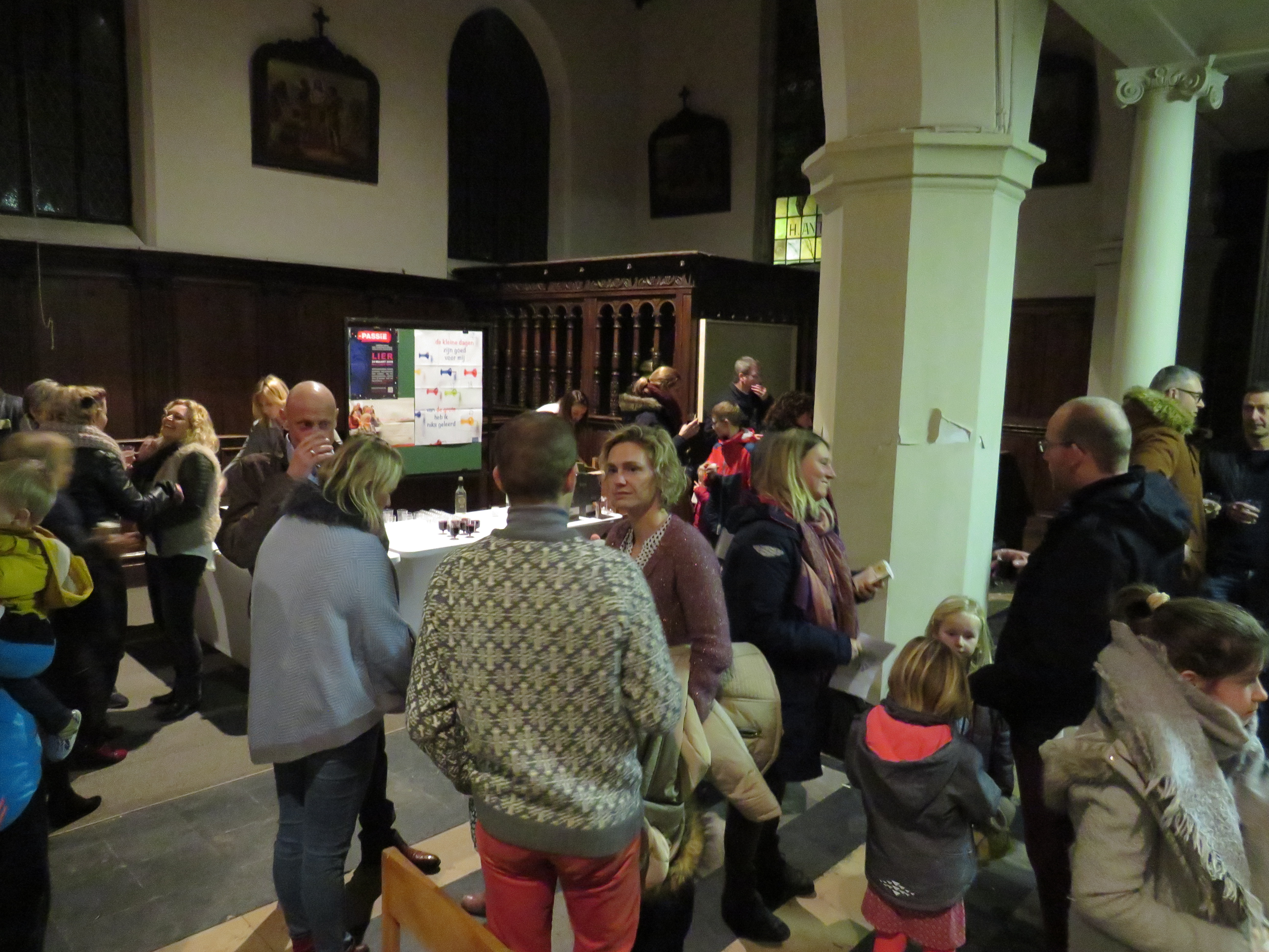 Fotoverslag van de gezinsvieringen met kinderzegen Fotoverslag van de gezinsvieringen met kinderzegen