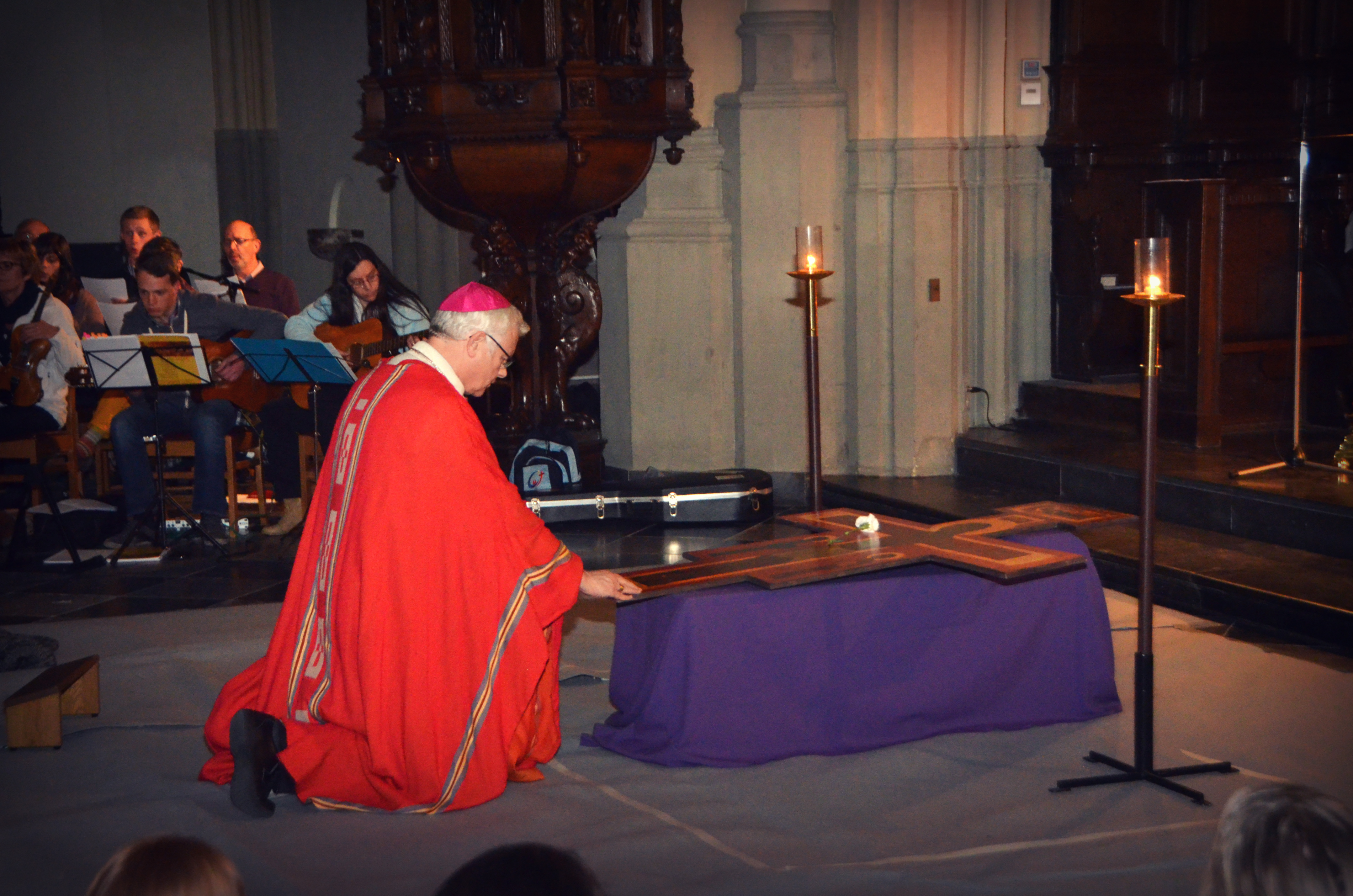 Jongerenwake op Goede Vrijdag, Sint-Quintinuskathedraal Hasselt Jongerenwake op Goede Vrijdag, Sint-Quintinuskathedraal Hasselt