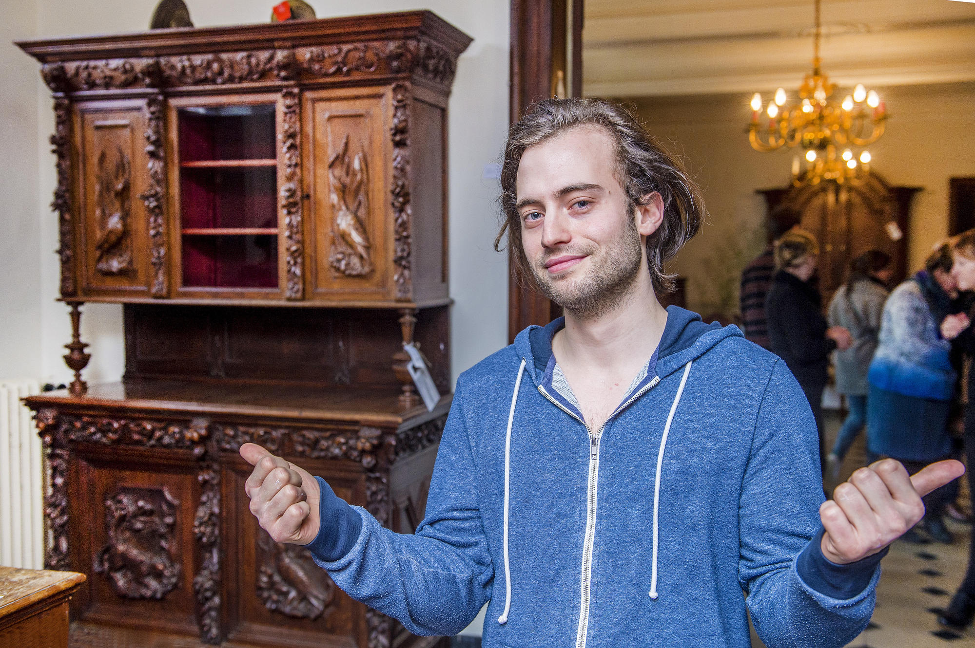Dylan Meersman is met zijn voorliefde voor antiek op het juiste adres. © Frank Bahnmüller Dylan Meersman is met zijn voorliefde voor antiek op het juiste adres. © Frank Bahnmüller
