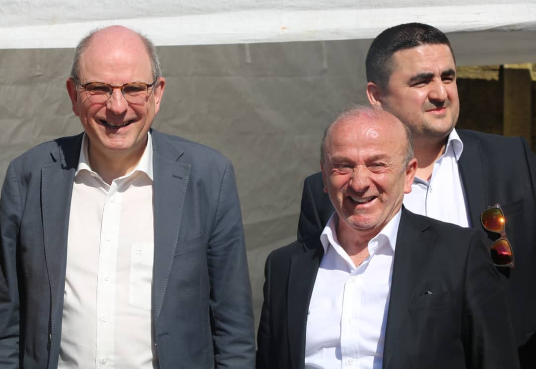 Minister van Justitie Koen Geens bij zijn recente bezoek aan de Sultan Ahmetmoskee van Heusden-Zolder met naast zich moskeevoorzitter Mehmet Üstün, de nieuwe voorzitter van het Moslimexecutief © RR Minister van Justitie Koen Geens bij zijn recente bezoek aan de Sultan Ahmetmoskee van Heusden-Zolder met naast zich moskeevoorzitter Mehmet Üstün, de nieuwe voorzitter van het Moslimexecutief © RR