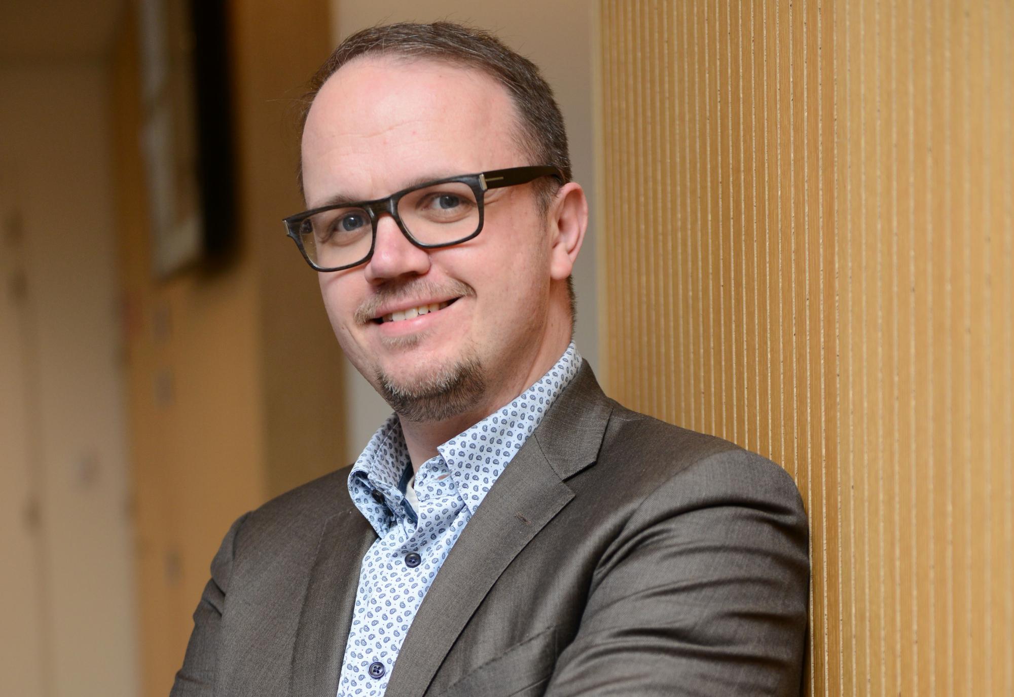 'Als iemand mij vraagt wat me drijft, verwijs ik naar Jezus. Ongegeneerd en ongeforceerd', getuigt Kris Somers © Luc Gordts 'Als iemand mij vraagt wat me drijft, verwijs ik naar Jezus. Ongegeneerd en ongeforceerd', getuigt Kris Somers © Luc Gordts