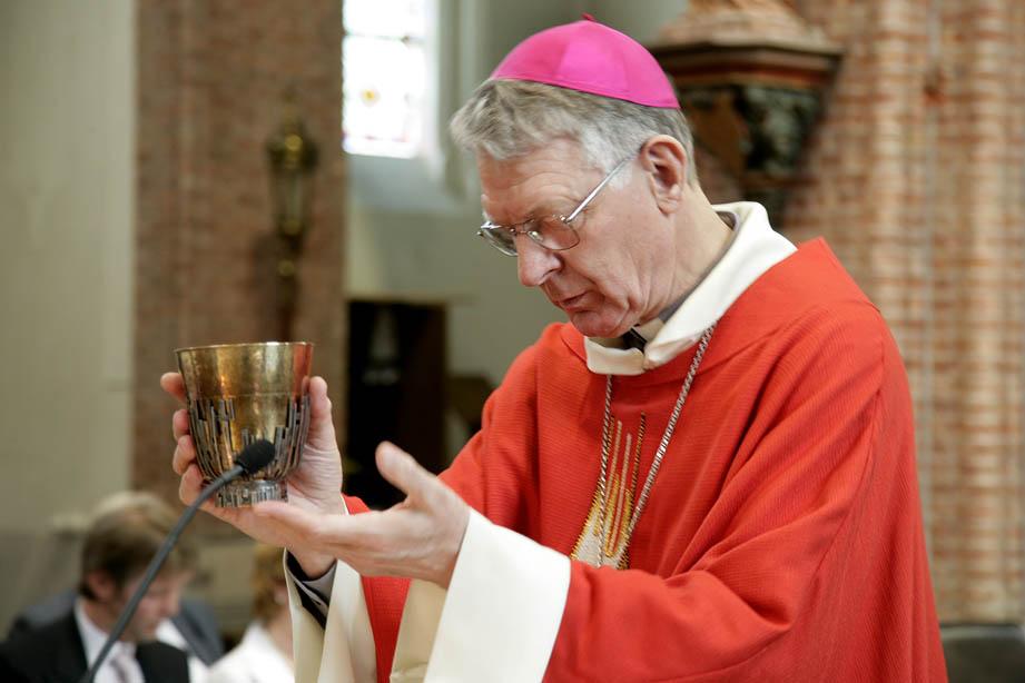 Hij blijft bij ons © uit het boek Netwerker van God voor de mensen Hij blijft bij ons © uit het boek Netwerker van God voor de mensen