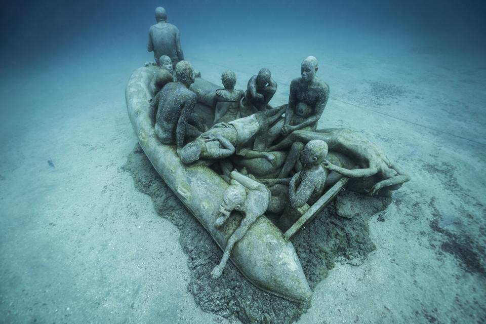 'Raft of Lampedusa' van Jason deCaires Taylor in Lanzarote. © Museo Atlantico 'Raft of Lampedusa' van Jason deCaires Taylor in Lanzarote. © Museo Atlantico
