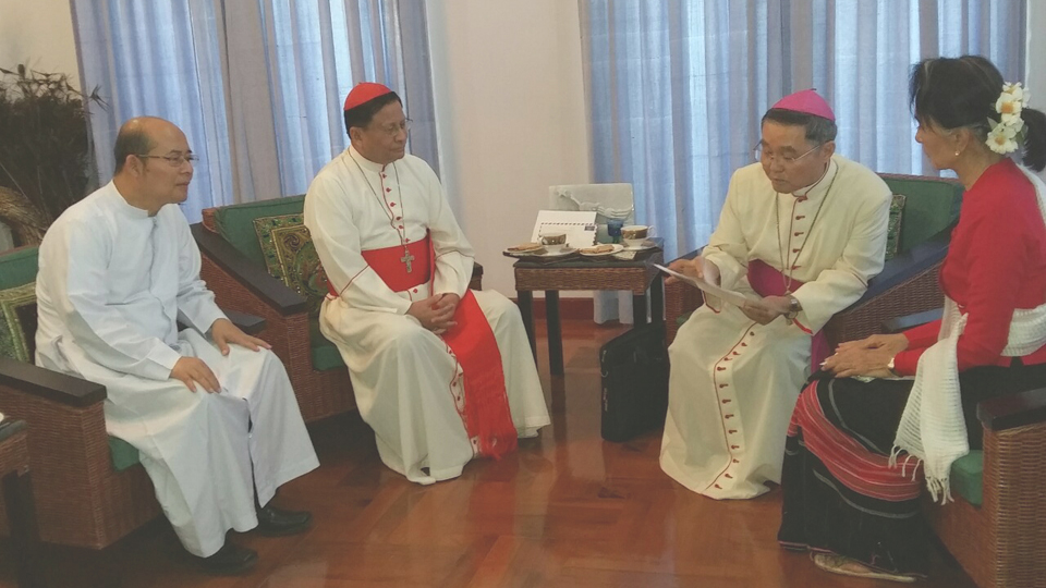 Kardinaal Bo is bemiddelaar bij gesprekken tussen Myanmar en de H. Stoel © Asianews Kardinaal Bo is bemiddelaar bij gesprekken tussen Myanmar en de H. Stoel © Asianews