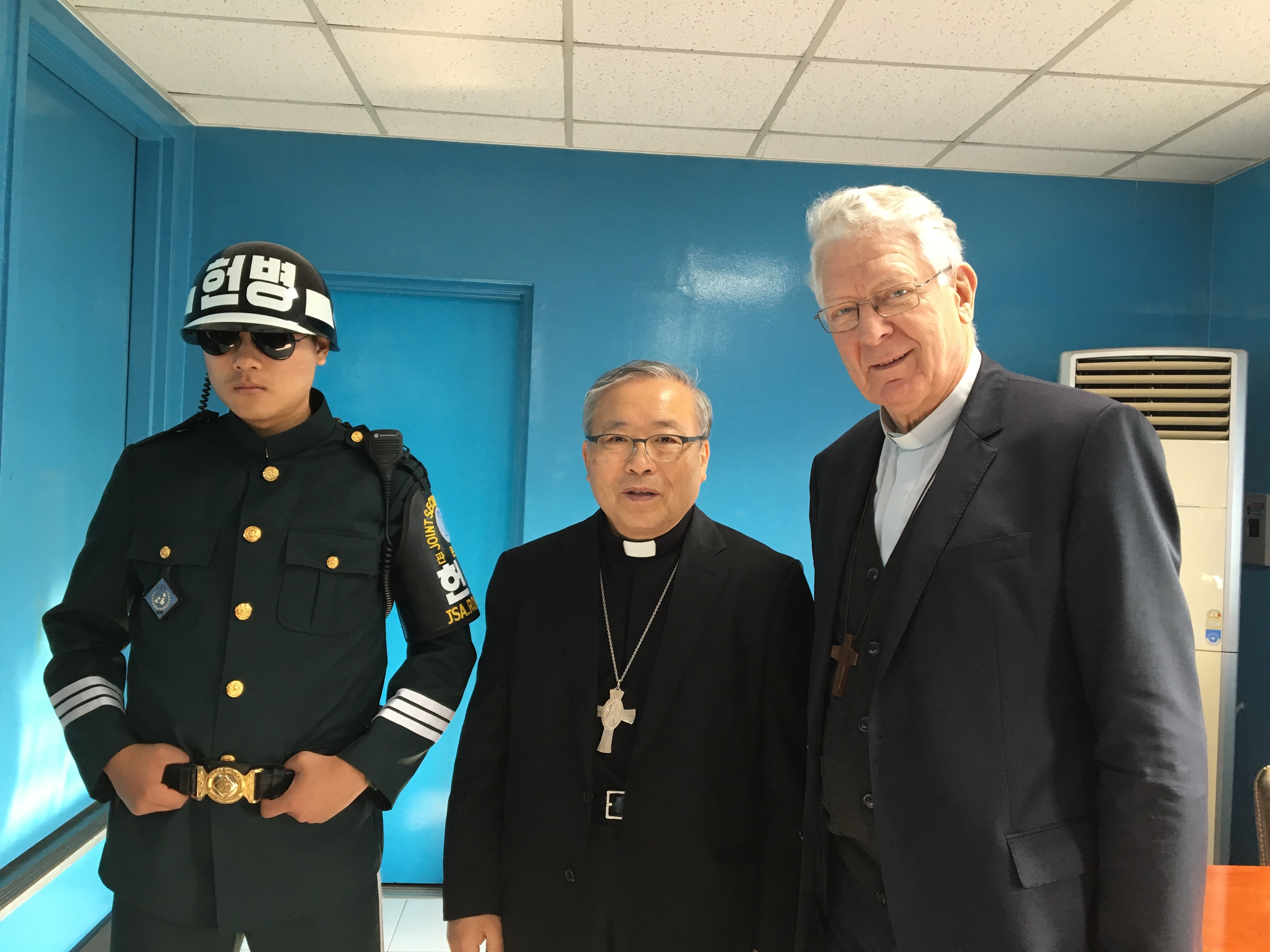3 november 2017. Op de grens met Noord-Korea met kardinaal Yeom © Bisdom Gent 3 november 2017. Op de grens met Noord-Korea met kardinaal Yeom © Bisdom Gent