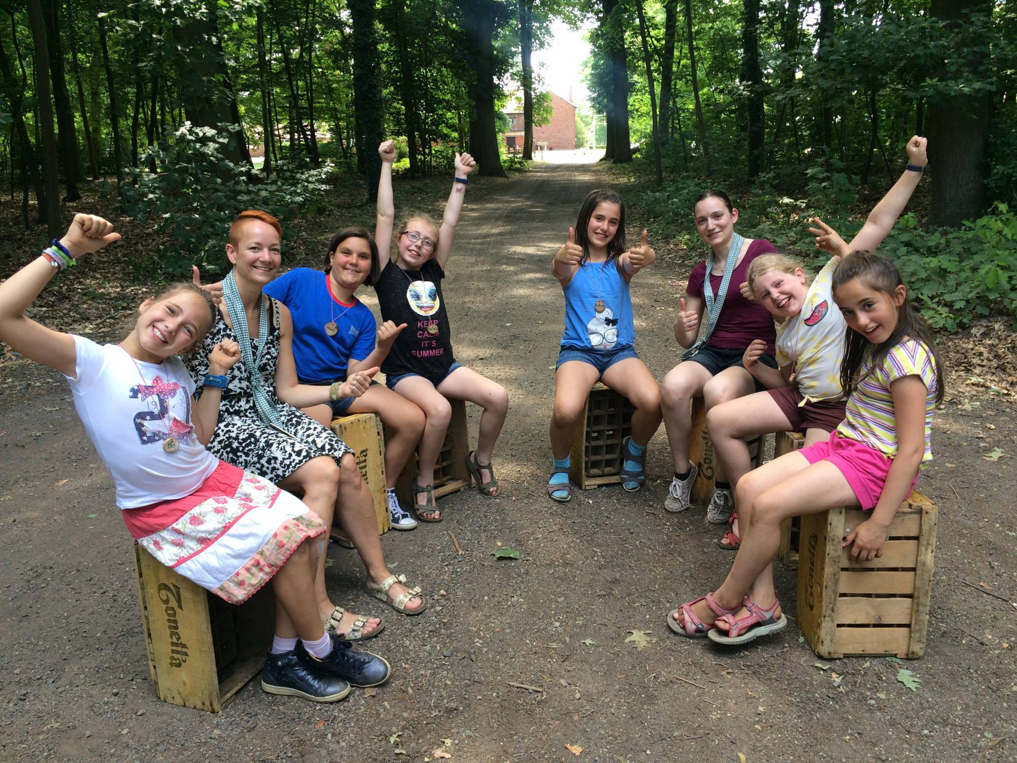 Begeleidsters Els en Ynne bezorgen Bo, Floor, Sarah, Paolina, Esther en Gabriela de tijd van hun leven! Begeleidsters Els en Ynne bezorgen Bo, Floor, Sarah, Paolina, Esther en Gabriela de tijd van hun leven!