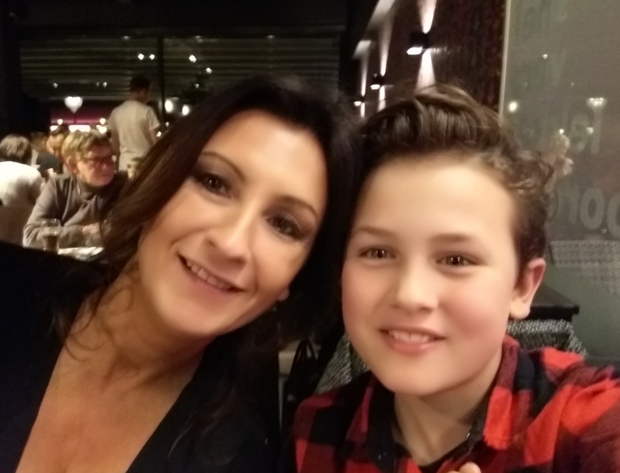 mama Roos en zoon Sky mama Roos en zoon Sky