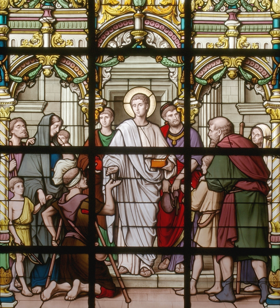 Sint-Laurentiuskerk (Lokeren) - Glasraam - De H. Laurentius helpt de armen © Wikimedia commons Sint-Laurentiuskerk (Lokeren) - Glasraam - De H. Laurentius helpt de armen © Wikimedia commons