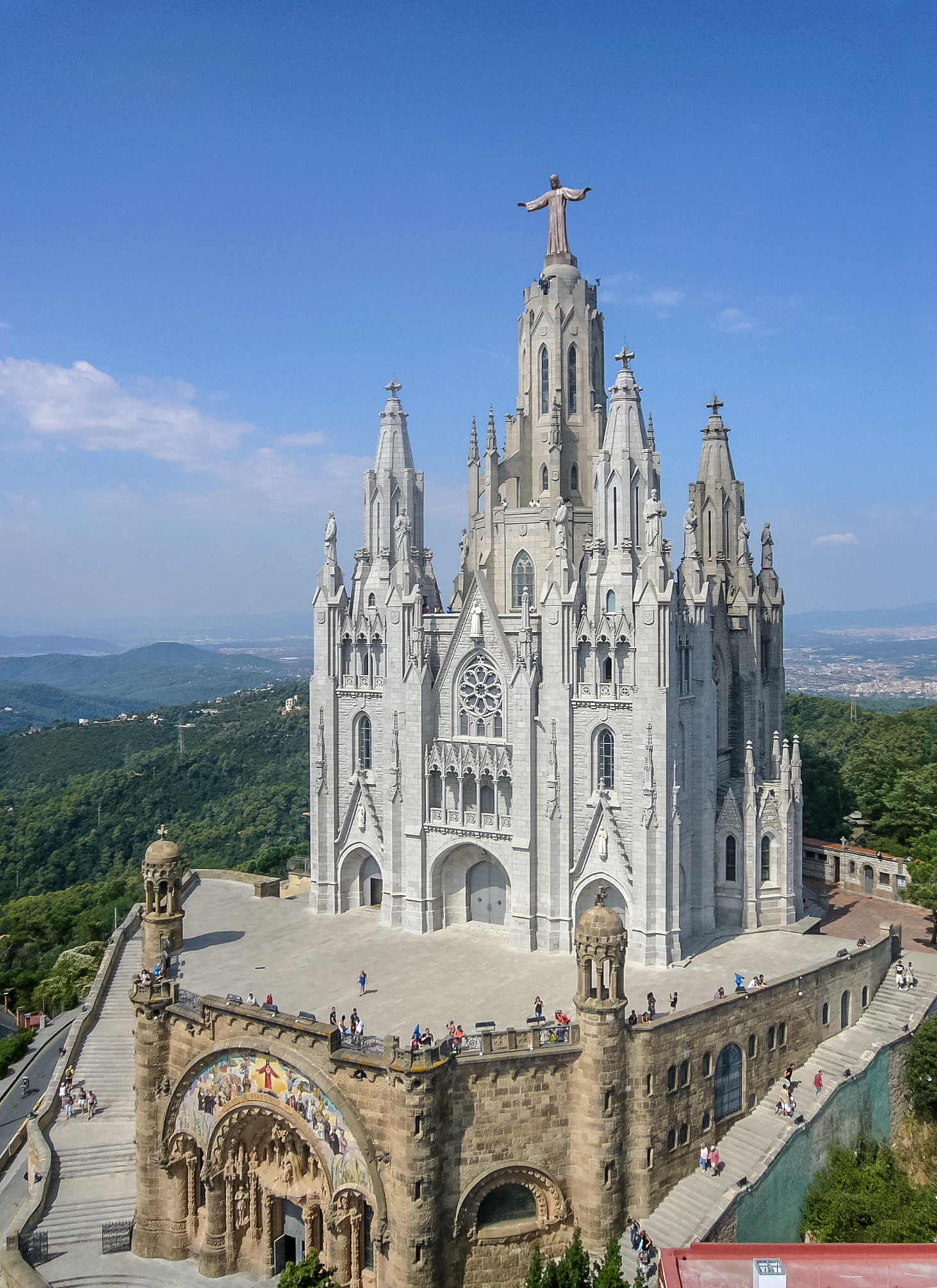 Uitzicht op de Sagrat Cor in Barcelona. © By Jordiferrer - Own work, CC BY-SA 3.0, https://commons.wikimedia.org/w/index.php?curid=19213597 Uitzicht op de Sagrat Cor in Barcelona. © By Jordiferrer - Own work, CC BY-SA 3.0, https://commons.wikimedia.org/w/index.php?curid=19213597