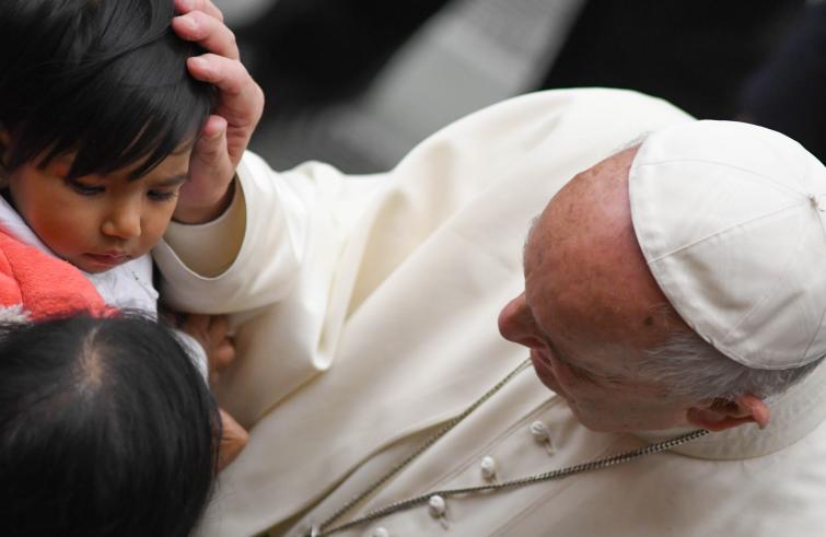 Paus Franciscus tijdens de wekelijkse audiëntie © SIR/Marco Calvarese Paus Franciscus tijdens de wekelijkse audiëntie © SIR/Marco Calvarese