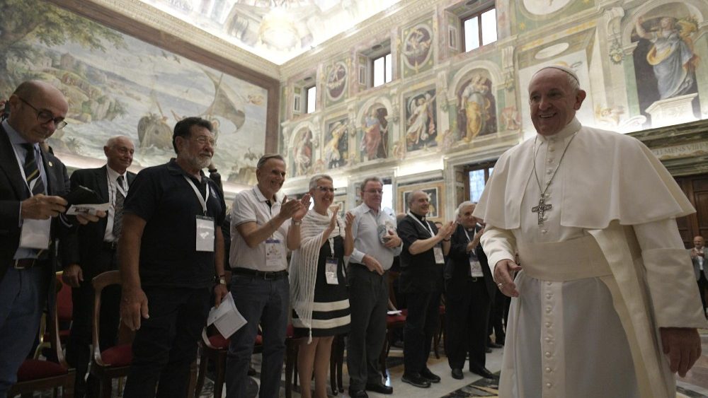 Paus ontmoet de aalmoezeniers van het Apostolaat ter Zee © Vatican Media Paus ontmoet de aalmoezeniers van het Apostolaat ter Zee © Vatican Media