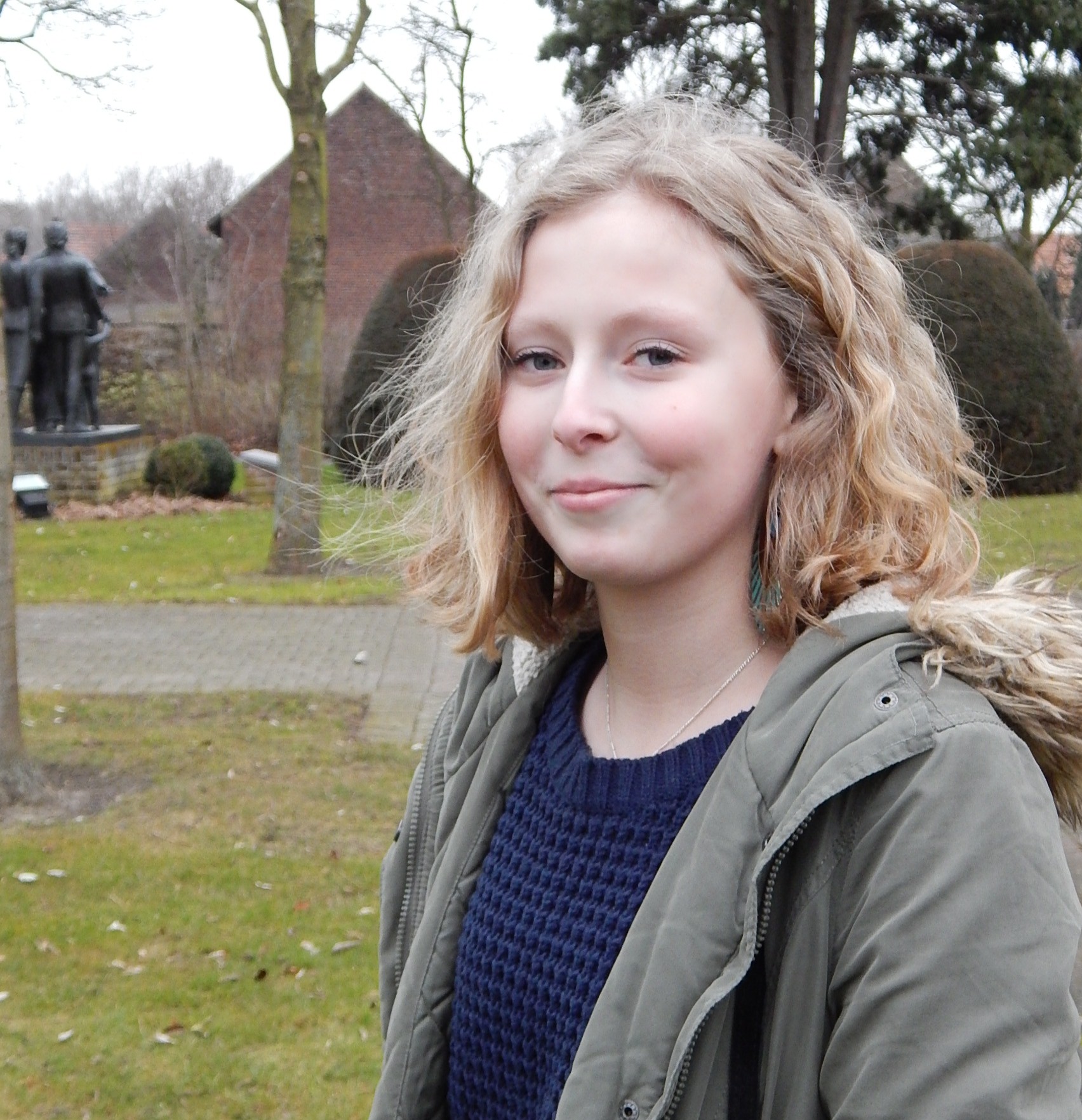 Claudia Münstermann is 17 jaar en woont in Maaseik. Claudia Münstermann is 17 jaar en woont in Maaseik.