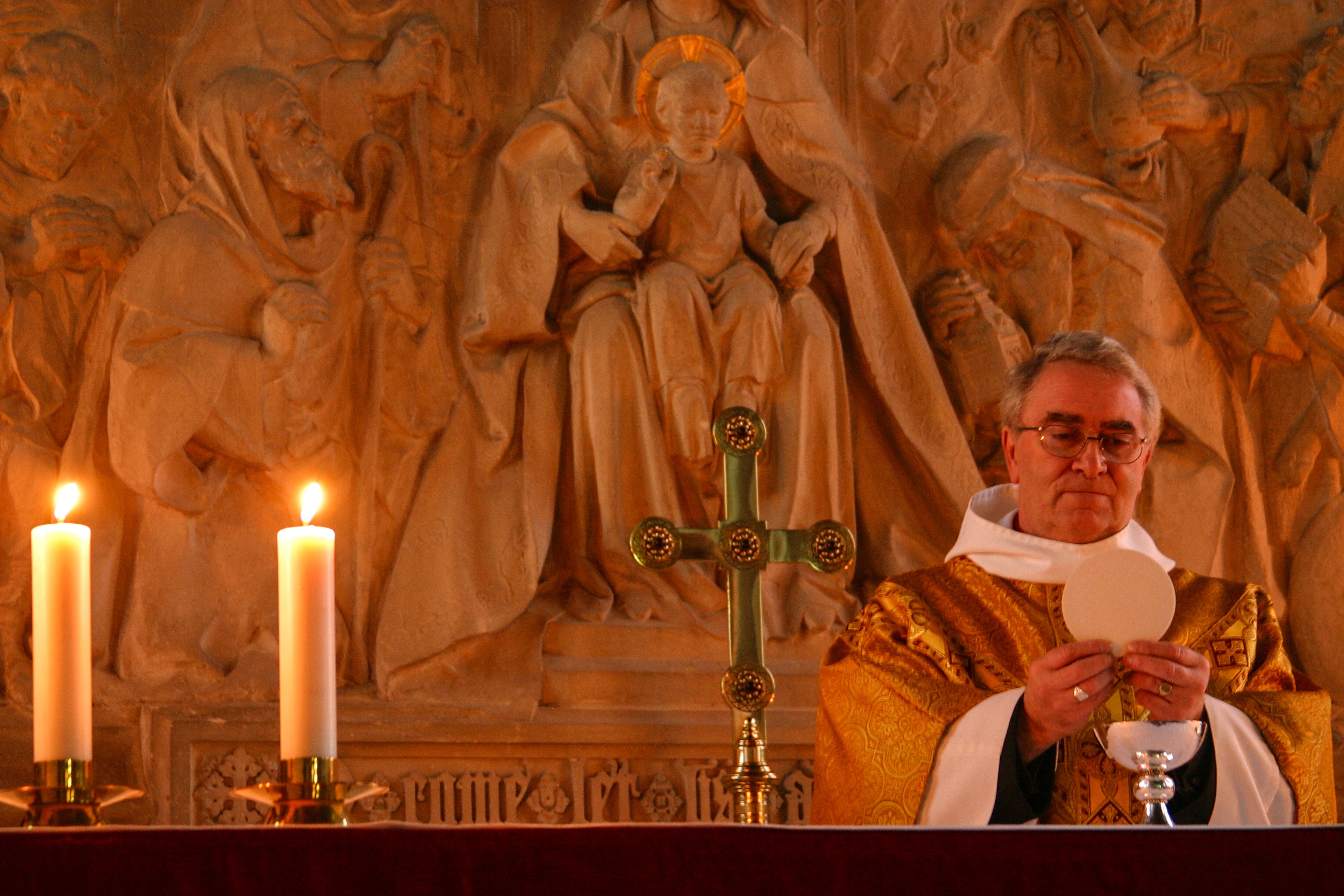 Hoe kan het altaar ons dichter brengen bij de ontmoeting met de levende Christus? Hoe kan het altaar ons dichter brengen bij de ontmoeting met de levende Christus?