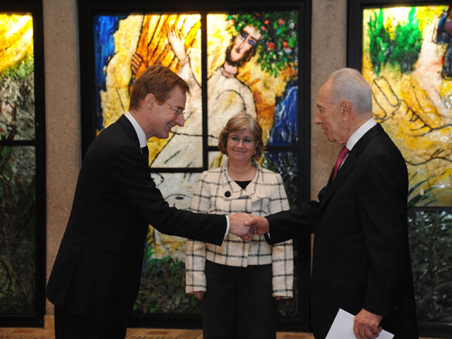 De Belgische ambassadeur bij de overhandiging van zijn geloofsbrieven in Israël De Belgische ambassadeur bij de overhandiging van zijn geloofsbrieven in Israël
