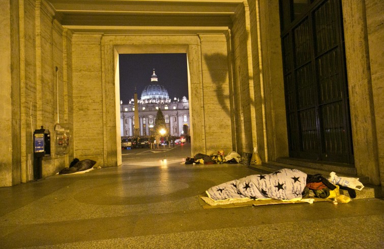 Daklozen aan het Sint-Pietersplein in Rome © SIR Daklozen aan het Sint-Pietersplein in Rome © SIR