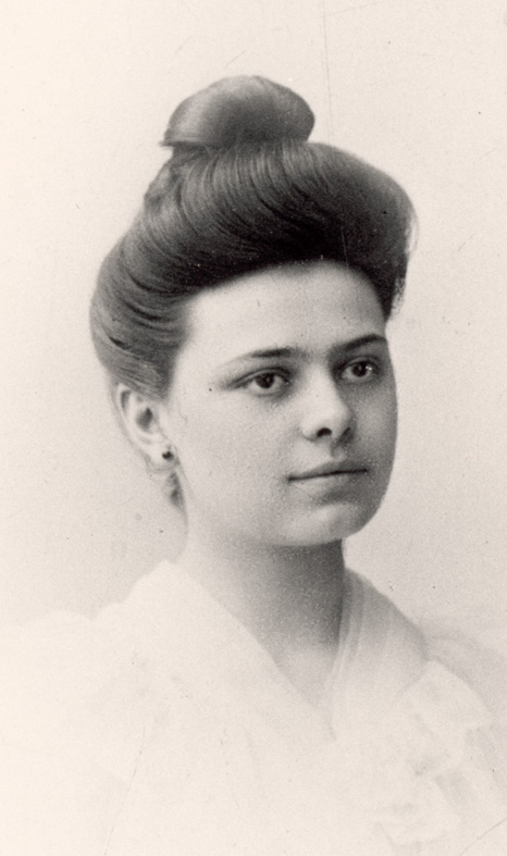 Elisabeth van de Drie-eenheid Catez, 20 jaar, voor haar intrede © Wikimedia Commons Elisabeth van de Drie-eenheid Catez, 20 jaar, voor haar intrede © Wikimedia Commons