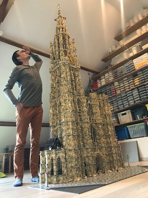 Nick Mortier bouwde de O.L.V.-kathedraal van Antwerpen na in lego. © Nick Mortier Nick Mortier bouwde de O.L.V.-kathedraal van Antwerpen na in lego. © Nick Mortier