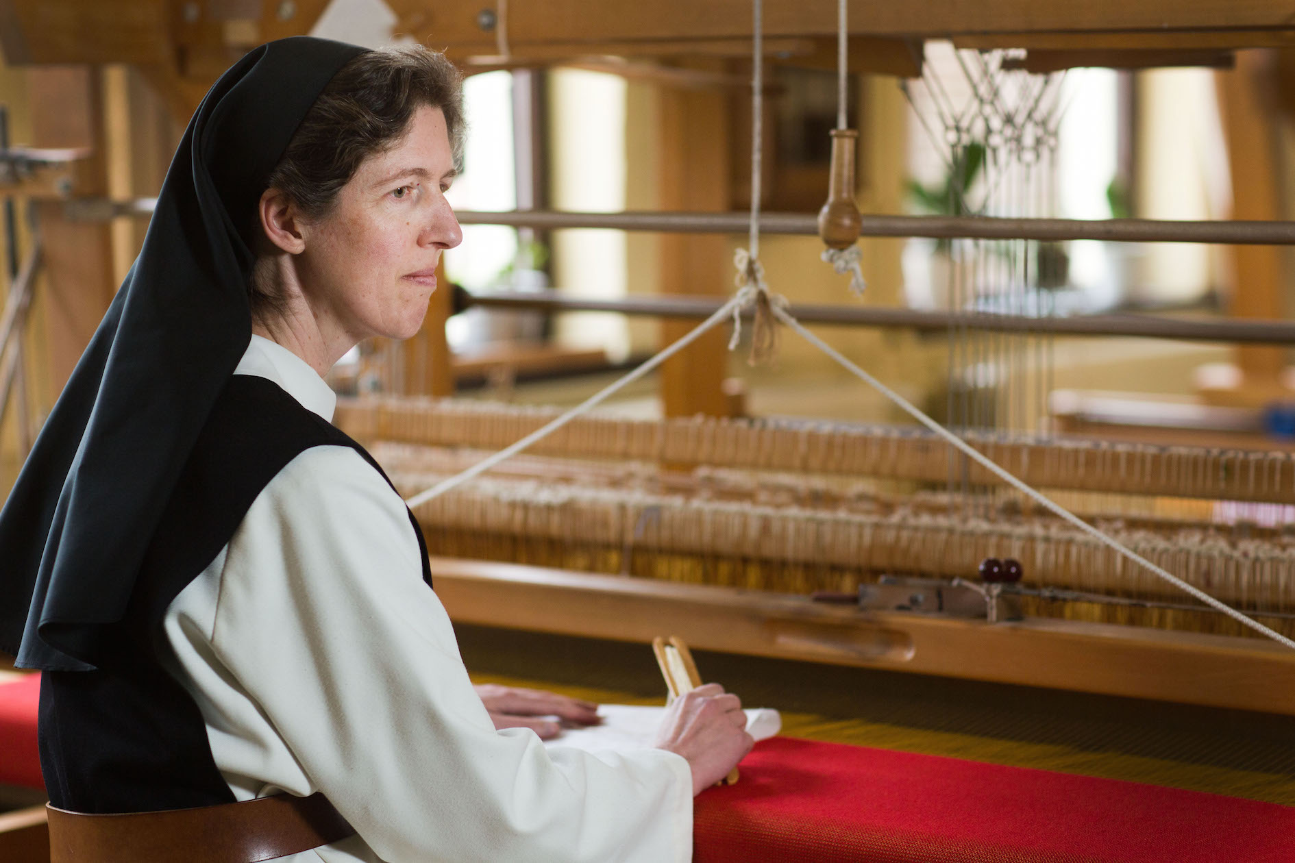 Zuster Rebekka: „In het klooster doe je 'niks'. Als je het gebed tenminste 'niks' noemt." © Tony van Galen