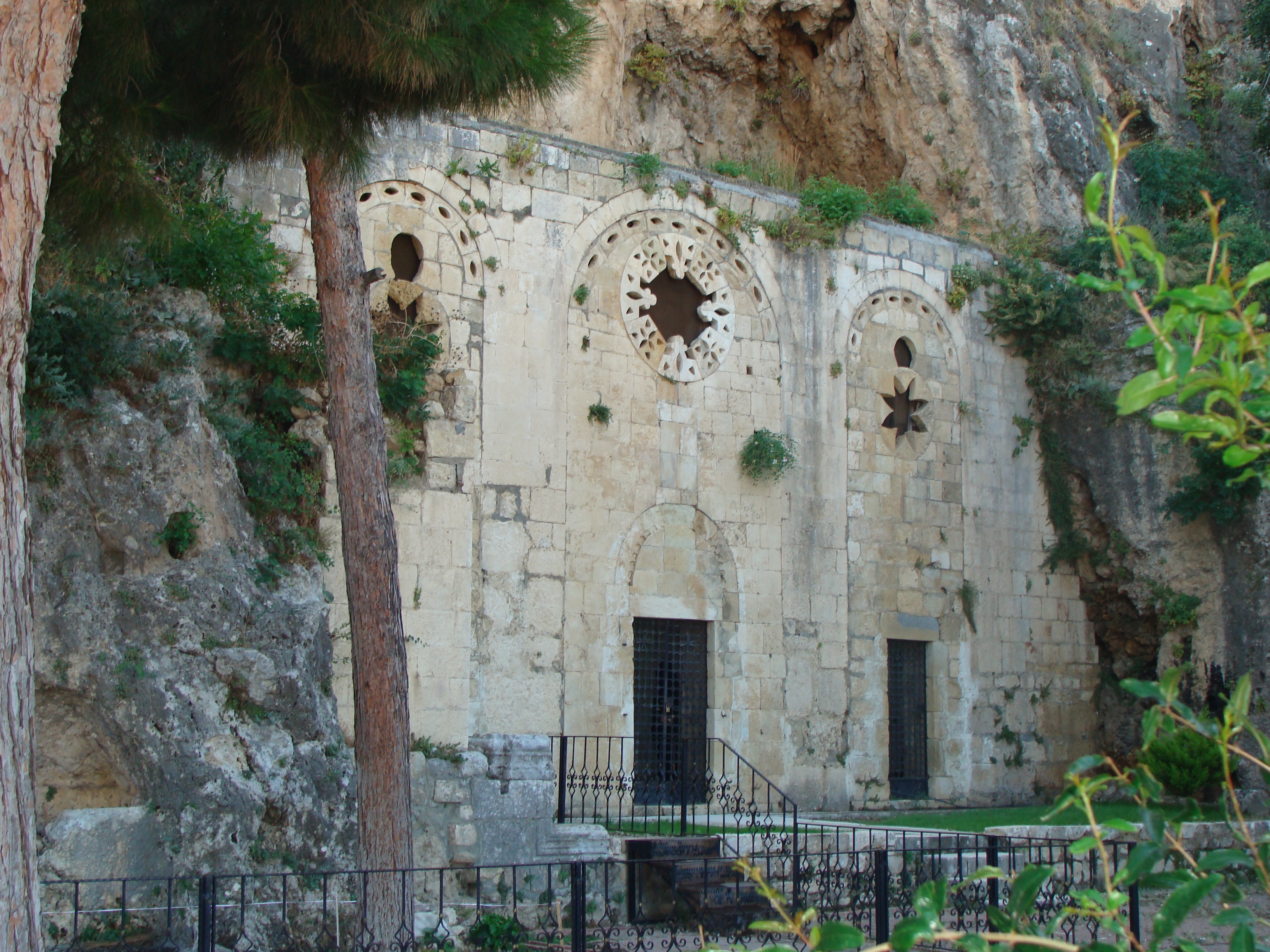 In deze Sint-Pieterskerk in Antakya kwamen Barnabas en Paulus met een christelijke gemeenschap samen. © Babs Mertens In deze Sint-Pieterskerk in Antakya kwamen Barnabas en Paulus met een christelijke gemeenschap samen. © Babs Mertens