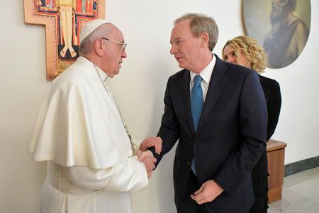 Microsoftvoorzitter Brad Smith bij paus Franciscus © Microsoft Microsoftvoorzitter Brad Smith bij paus Franciscus © Microsoft