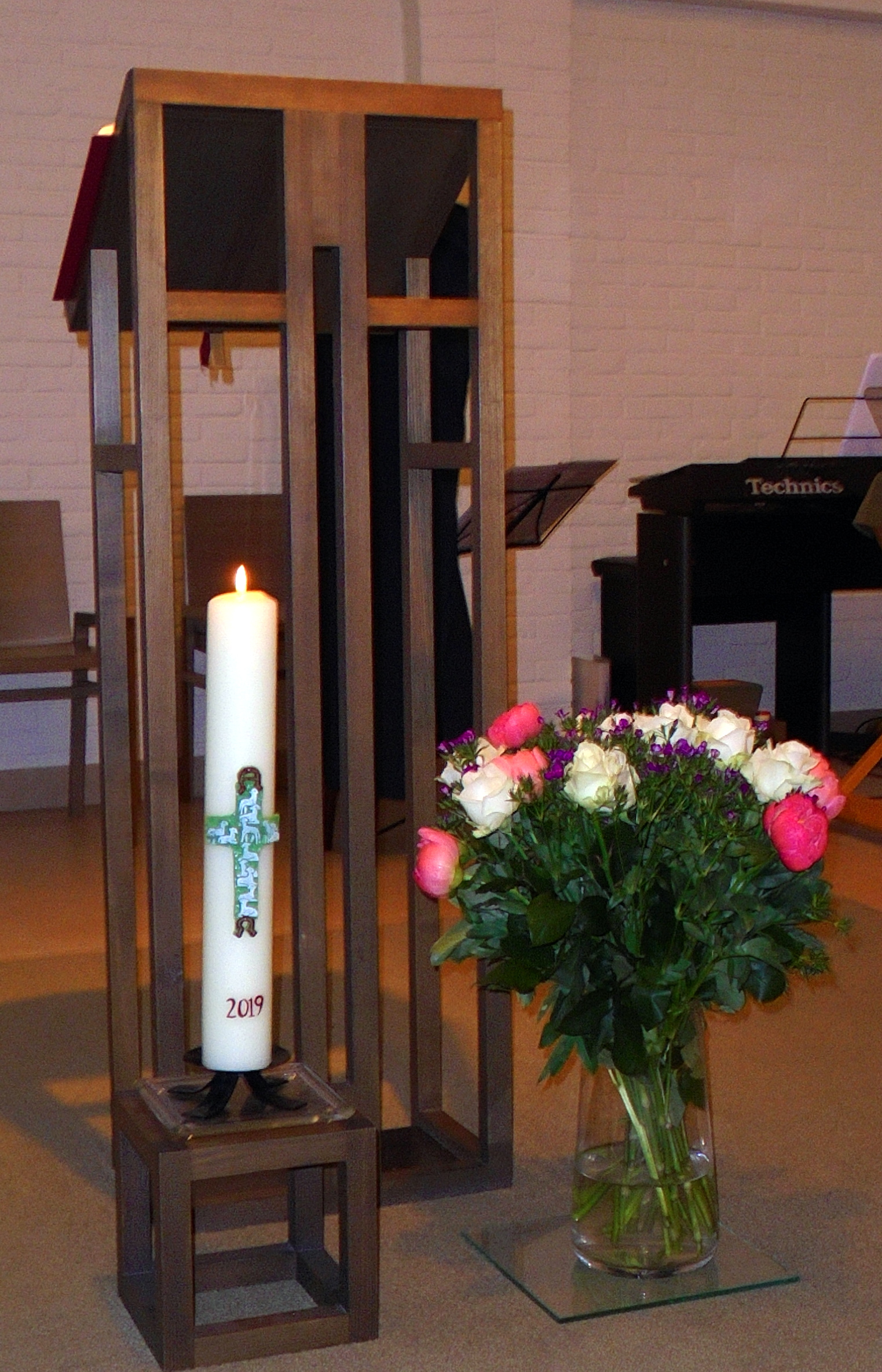 Licht van Christus! Laat ons nu maar volop de vreugde van Pasen vieren © zrs bernardinnen Licht van Christus! Laat ons nu maar volop de vreugde van Pasen vieren © zrs bernardinnen