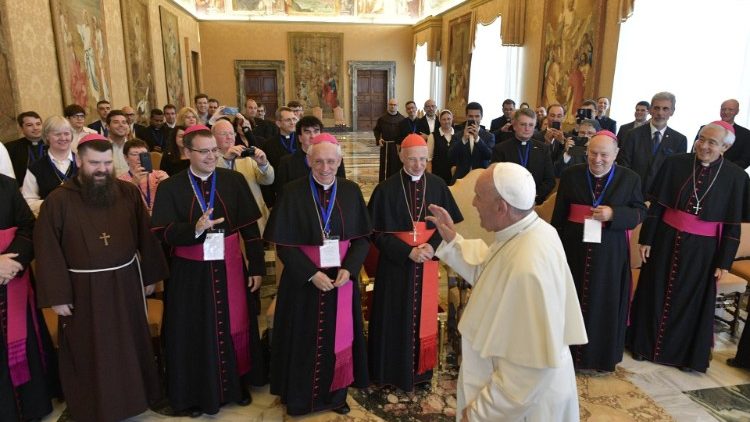 Paus ontmoet de roepingenverantwoordelijken © Vatican Media Paus ontmoet de roepingenverantwoordelijken © Vatican Media