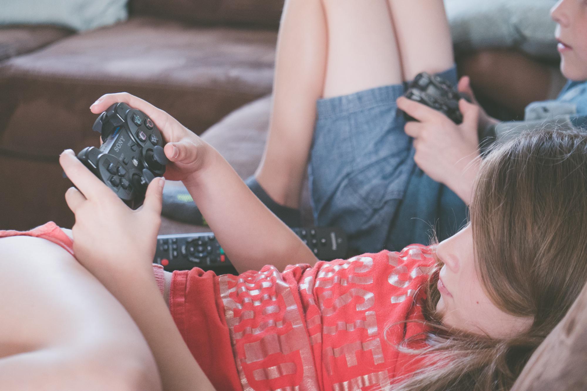 Kinderen bewust maken van hun schermgebruik, is een werk van lange adem dat je samen aanpakt. © Jessica Lewis CC Pexels Kinderen bewust maken van hun schermgebruik, is een werk van lange adem dat je samen aanpakt. © Jessica Lewis CC Pexels