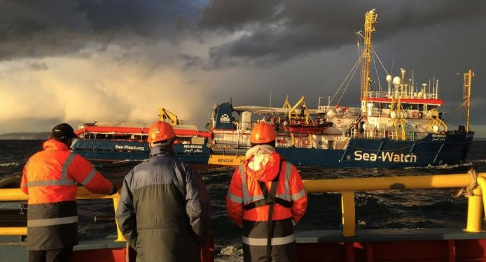 Sea Watch zorgt voor de redding van vluchtelingen © Seawatch/COMECE Sea Watch zorgt voor de redding van vluchtelingen © Seawatch/COMECE
