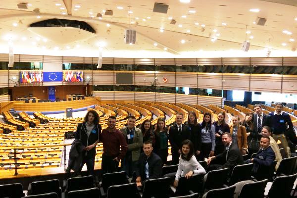 Jongeren uit de Balkan op bezoek in het Europese Parlement © Elizabeta Kitanovic/CEK Jongeren uit de Balkan op bezoek in het Europese Parlement © Elizabeta Kitanovic/CEK
