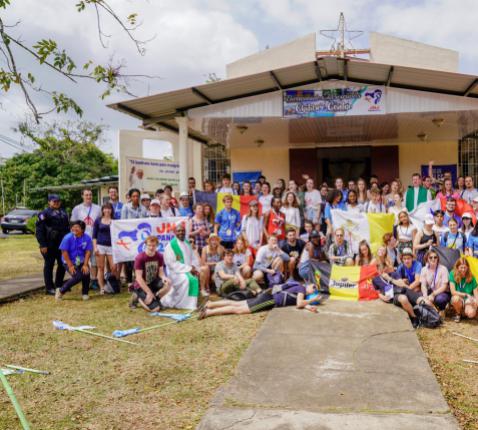 Dit zijn ze (bijna) allemaal: de Vlaamse deelnemers aan de Wereldjongerendagen in Panama © Koen Van den Bossche