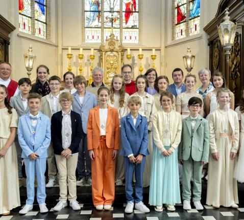 Vormsel in de Sint-Amanduskerk in Wingene 