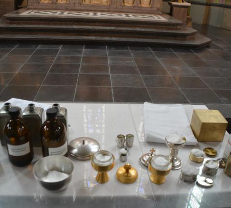 Verdeling Heilig Chrisma in Pelt © Rita Houwen