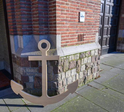 Het anker aan de kerk in Bevegem © Dirk Everaert
