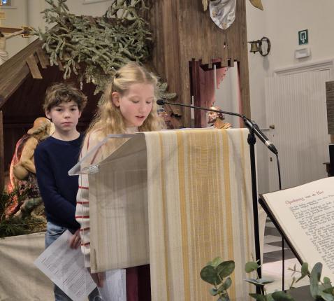 Vormelingen als vrijwilligers aan de slag © Leen Witdouck