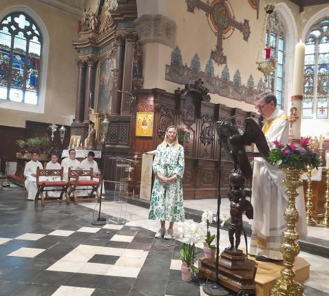 Bijbeloverhandiging © Parochie Maldegem