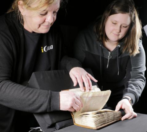 Digitalisatieproces MMMONK-project in Grootseminarie Ten Duinen Brugge 