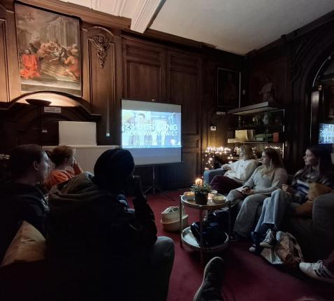 Alpha Youth - een aanbod voor jonge zinzoekers - Sint-Corneliusparochie Ninove - november 2025 © Tim Van Nieuwenhove