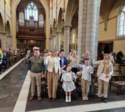 Vuist tegen onrecht/ongelijkheid (Broederlijk Delen) © Veronique Morthier