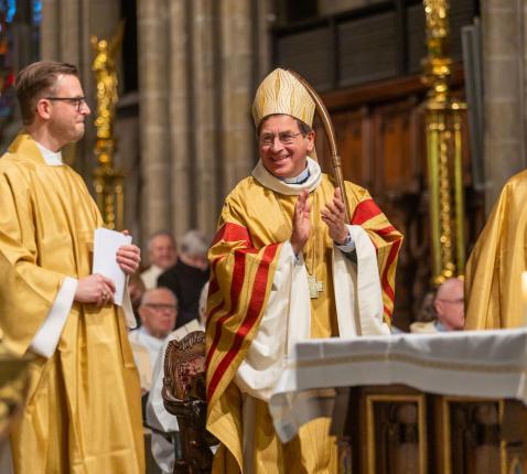 Aanstelling als deken in de Sint-Petrus en Pauluskerk in Oostende © -